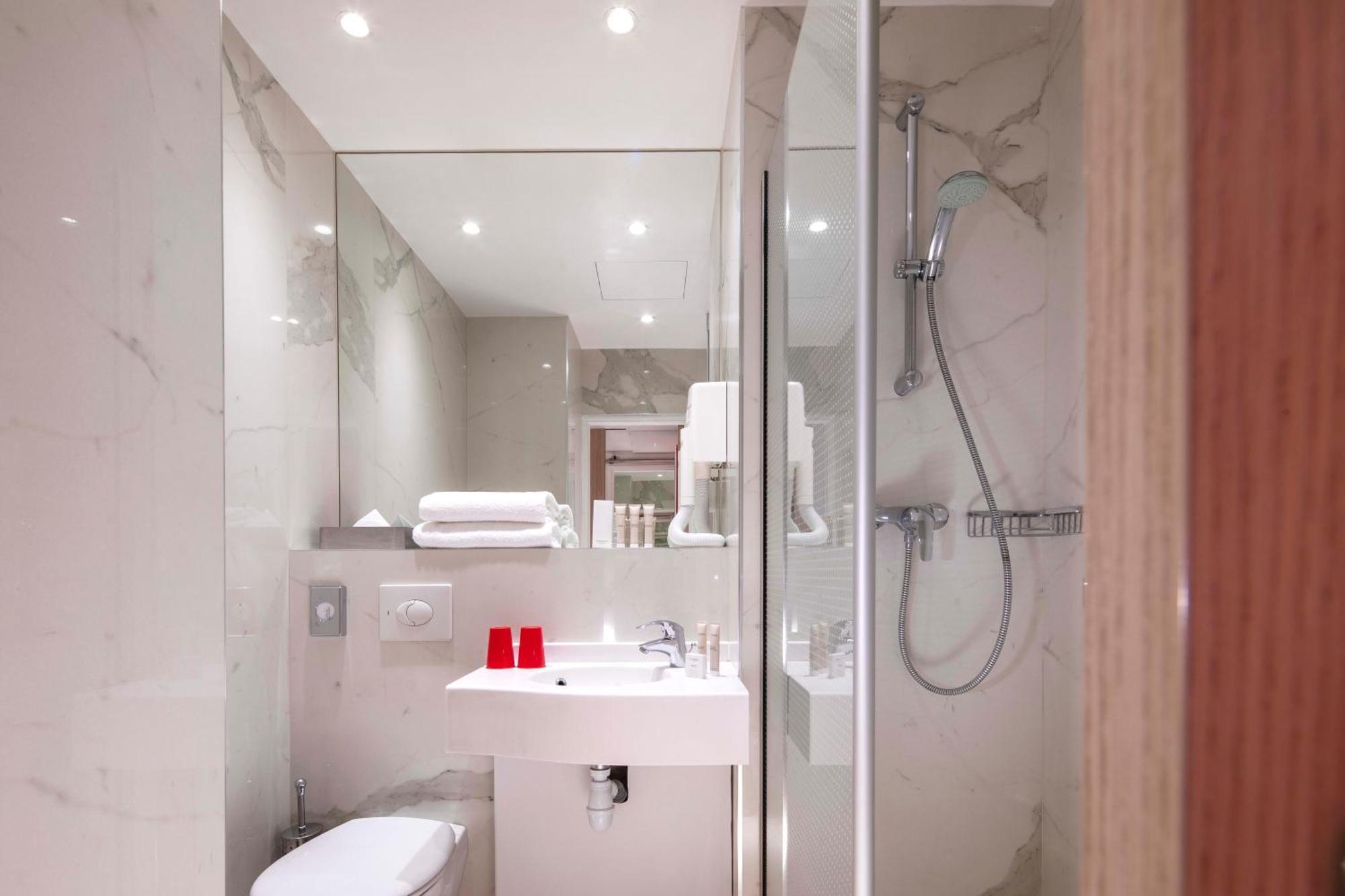 Hotel Hor Les Lumieres Paris Exterior photo